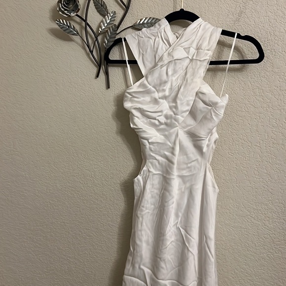 Bardot Wyn Satin Halter Dress in orchid white - Picture 7 of 16